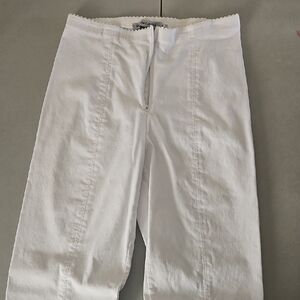 White Straight-Leg Women’s Jeans — Clean Mid-Rise Finish